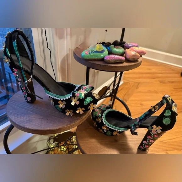 Elegant Black Floral Embellished Heels, size 41 - Picture 16 of 17